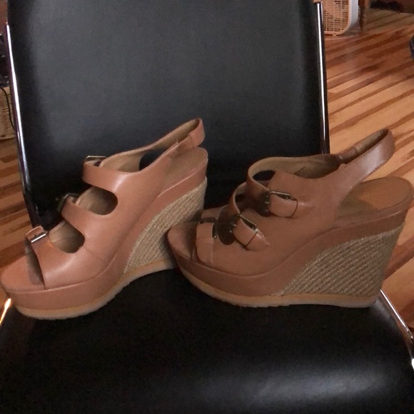 Shoes - Picture 3 of 4